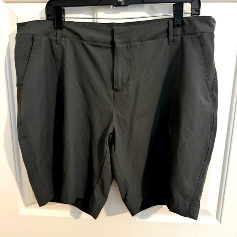 32 Degrees Cool Womens 9 inch Hiking Fishing Shorts Green Size XL